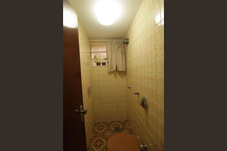 Casa à venda com 302m², 4 quartos e 3 vagasBanheiro de Serviço 2