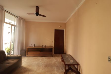 Casa à venda com 302m², 4 quartos e 3 vagasSala