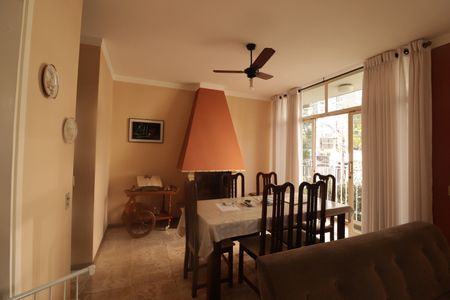 Casa à venda com 302m², 4 quartos e 3 vagasSala