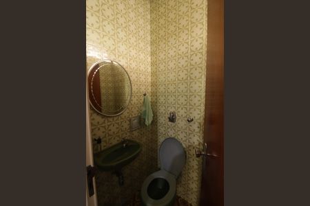 Casa à venda com 302m², 4 quartos e 3 vagasBanheiro de Serviço