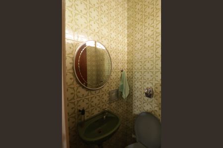 Casa à venda com 302m², 4 quartos e 3 vagasBanheiro de Serviço