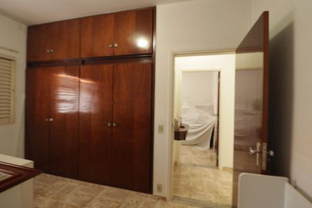 Casa à venda com 302m², 4 quartos e 3 vagas Casa à venda com 302m², 4 quartos e 3 vagasQuarto 2