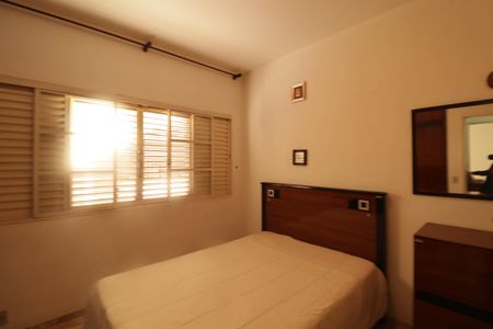 Casa à venda com 302m², 4 quartos e 3 vagas Casa à venda com 302m², 4 quartos e 3 vagasQuarto 1