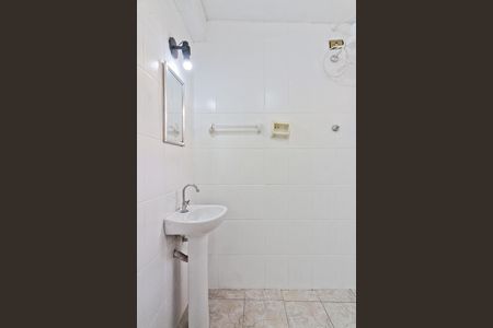 Banheiro de casa para alugar com 1 quarto, 45m² em Parque Peruche, São Paulo