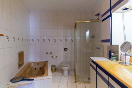 Casa à venda com 277m², 4 quartos e 5 vagasBanheiro da Suíte