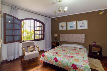 Casa à venda com 277m², 4 quartos e 5 vagasSuíte