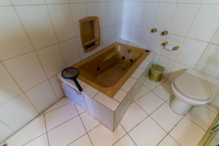 Casa à venda com 277m², 4 quartos e 5 vagasBanheiro da Suíte