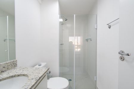 Banheiro de kitnet/studio para alugar com 1 quarto, 23m² em Jardim Aurelia, São Paulo