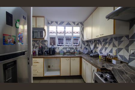 Casa de condomínio à venda com 170m², 4 quartos e 3 vagasCozinha