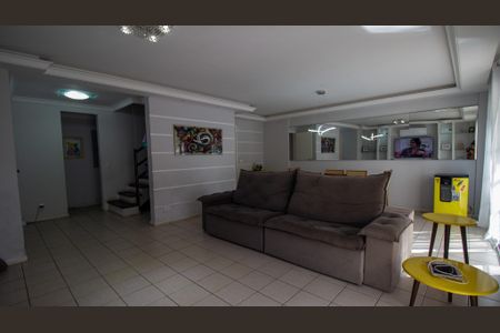 Casa de condomínio à venda com 170m², 4 quartos e 3 vagasSala