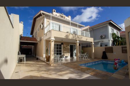 Casa de condomínio à venda com 170m², 4 quartos e 3 vagasQuintal