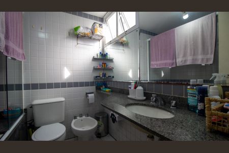 Casa de condomínio à venda com 170m², 4 quartos e 3 vagasBanheiro da Suíte 2