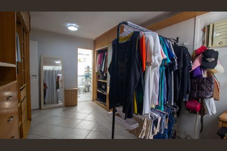 Casa de condomínio à venda com 170m², 4 quartos e 3 vagasSuíte 2