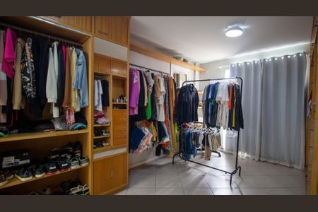 Casa de condomínio à venda com 170m², 4 quartos e 3 vagasSuíte 2