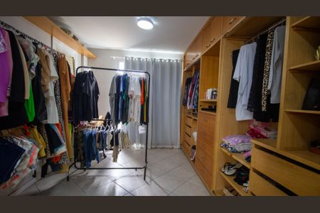 Casa de condomínio à venda com 170m², 4 quartos e 3 vagasSuíte 2