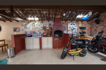 Casa de condomínio à venda com 170m², 4 quartos e 3 vagasQuintal