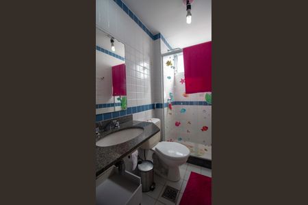 Casa de condomínio à venda com 170m², 4 quartos e 3 vagasBanheiro Social