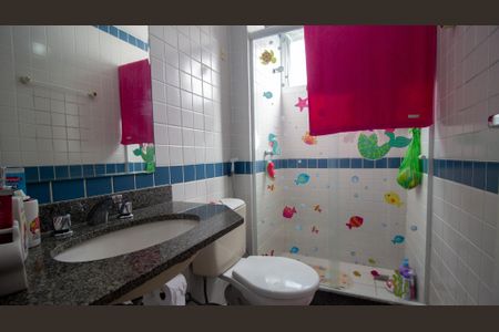 Casa de condomínio à venda com 170m², 4 quartos e 3 vagasBanheiro Social