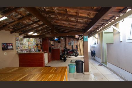 Casa de condomínio à venda com 170m², 4 quartos e 3 vagasQuintal