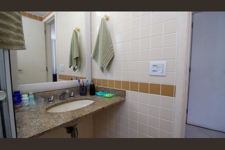 Casa de condomínio à venda com 170m², 4 quartos e 3 vagasBanheiro da Suíte 1