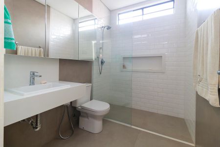 Casa à venda com 120m², 4 quartos e 3 vagasBanheiro 2
