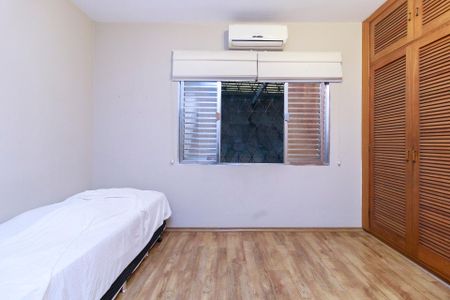 Casa à venda com 120m², 4 quartos e 3 vagasQuarto 2