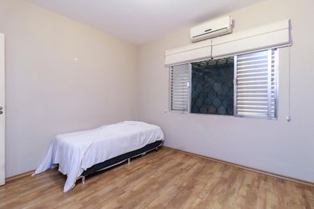 Casa à venda com 120m², 4 quartos e 3 vagasQuarto 2