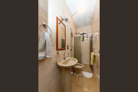 Casa à venda com 240m², 5 quartos e 4 vagas Casa à venda com 240m², 5 quartos e 4 vagasBanheiro Social 2