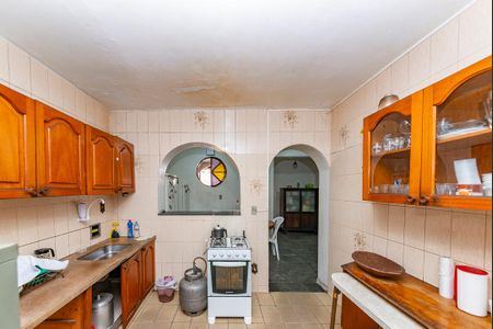 Casa à venda com 240m², 5 quartos e 4 vagas Casa à venda com 240m², 5 quartos e 4 vagasCozinha