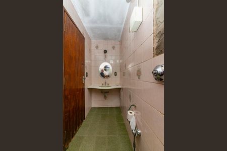 Casa à venda com 240m², 5 quartos e 4 vagas Casa à venda com 240m², 5 quartos e 4 vagasBanheiro Social 1