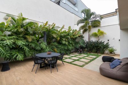 Casa de condomínio à venda com 280m², 3 quartos e 4 vagasQuintal