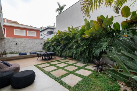 Casa de condomínio à venda com 280m², 3 quartos e 4 vagasQuintal