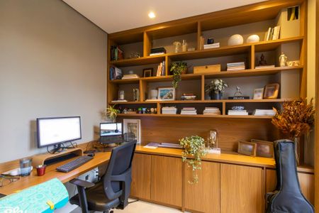 Casa de condomínio à venda com 280m², 3 quartos e 4 vagasEscritório