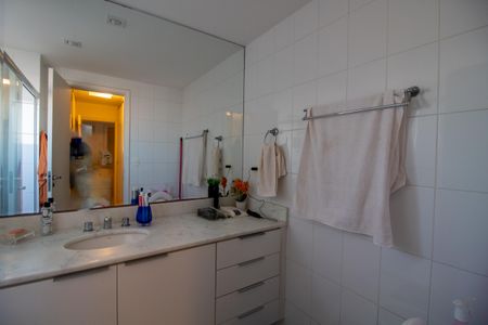 Apartamento para alugar com 134m², 4 quartos e 2 vagas Apartamento para alugar com 134m², 4 quartos e 2 vagasBanheiro da Suíte