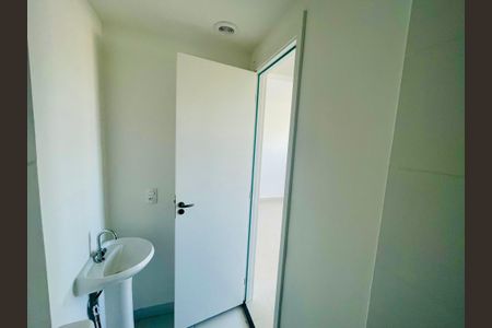 Apartamento à venda com 32m², 2 quartos e sem vaga Apartamento à venda com 32m², 2 quartos e sem vagaBanheiro Social