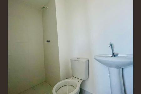 Apartamento à venda com 32m², 2 quartos e sem vaga Apartamento à venda com 32m², 2 quartos e sem vagaBanheiro Social
