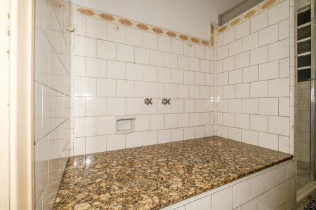 Apartamento à venda com 190m², 4 quartos e sem vaga Apartamento à venda com 190m², 4 quartos e sem vagaBanheiro Social