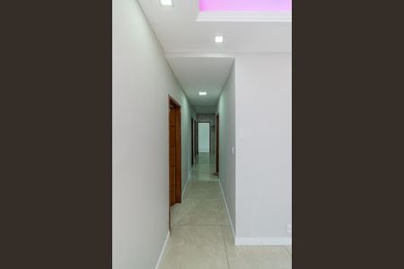 Corredor de apartamento para alugar com 3 quartos, 104m² em Cordovil, Rio de Janeiro