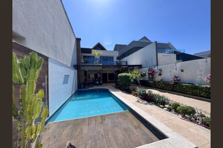 Casa de condomínio à venda com 350m², 6 quartos e 5 vagasÁrea externa