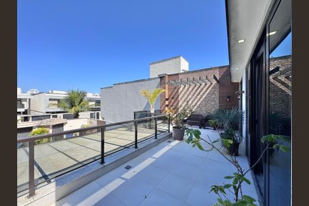 Casa de condomínio à venda com 350m², 6 quartos e 5 vagasSuíte 1 - Varanda