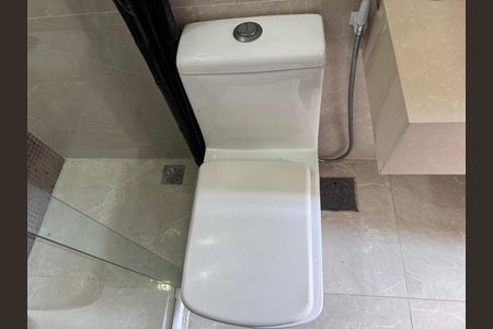 Casa de condomínio à venda com 350m², 6 quartos e 5 vagasÁrea externa - Banheiro