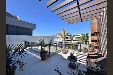 Casa de condomínio à venda com 350m², 6 quartos e 5 vagasSuíte 1 - Varanda