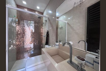 Casa de condomínio à venda com 350m², 6 quartos e 5 vagasÁrea externa - Banheiro