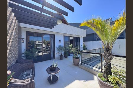 Casa de condomínio à venda com 350m², 6 quartos e 5 vagasSuíte 1 - Varanda