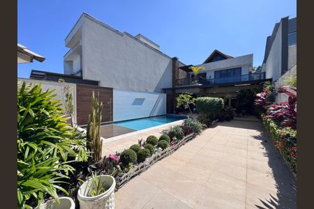 Casa de condomínio à venda com 350m², 6 quartos e 5 vagasÁrea externa