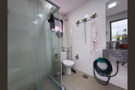 Casa de condomínio à venda com 350m², 6 quartos e 5 vagasBanheiro Serviço