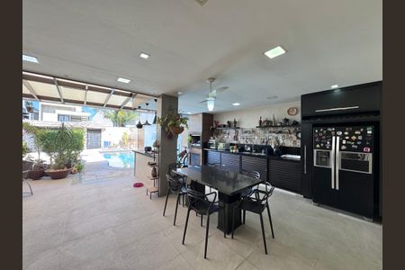 Casa de condomínio à venda com 350m², 6 quartos e 5 vagasÁrea externa