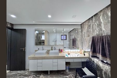 Casa de condomínio à venda com 350m², 6 quartos e 5 vagasSuíte 1 - Banheiro