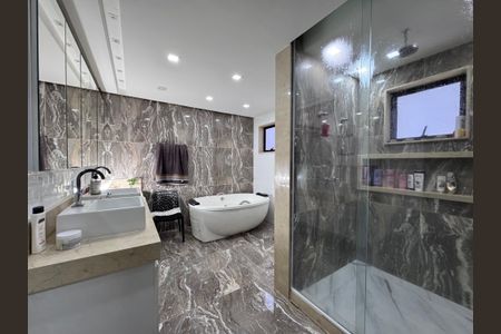 Casa de condomínio à venda com 350m², 6 quartos e 5 vagasSuíte 1 - Banheiro