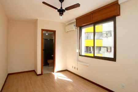 Apartamento para alugar com 73m², 2 quartos e sem vaga Suíte